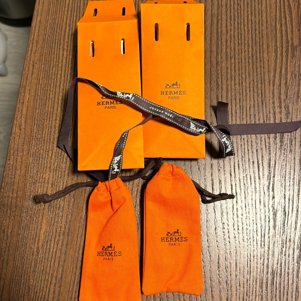 Authentic Hermes’ cosmetic or accessories gifting package